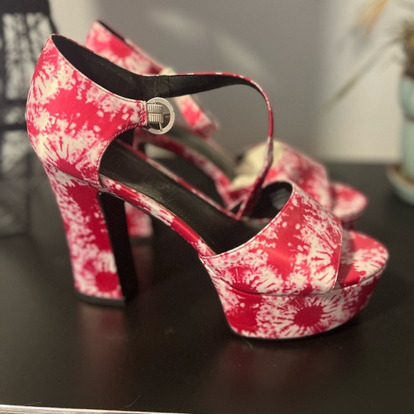 Platform style open toed heels - Picture 3 of 4